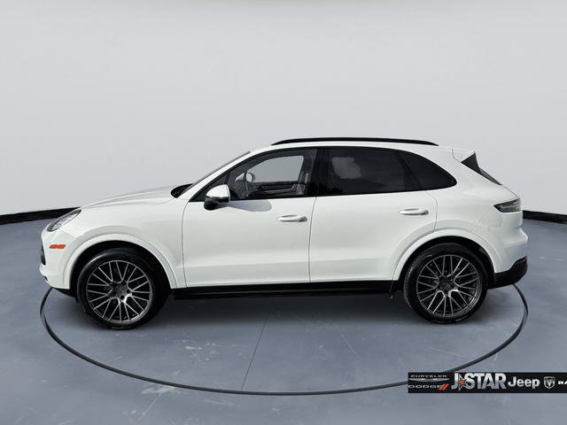 Used 2023 Porsche Cayenne Platinum Edition image 8