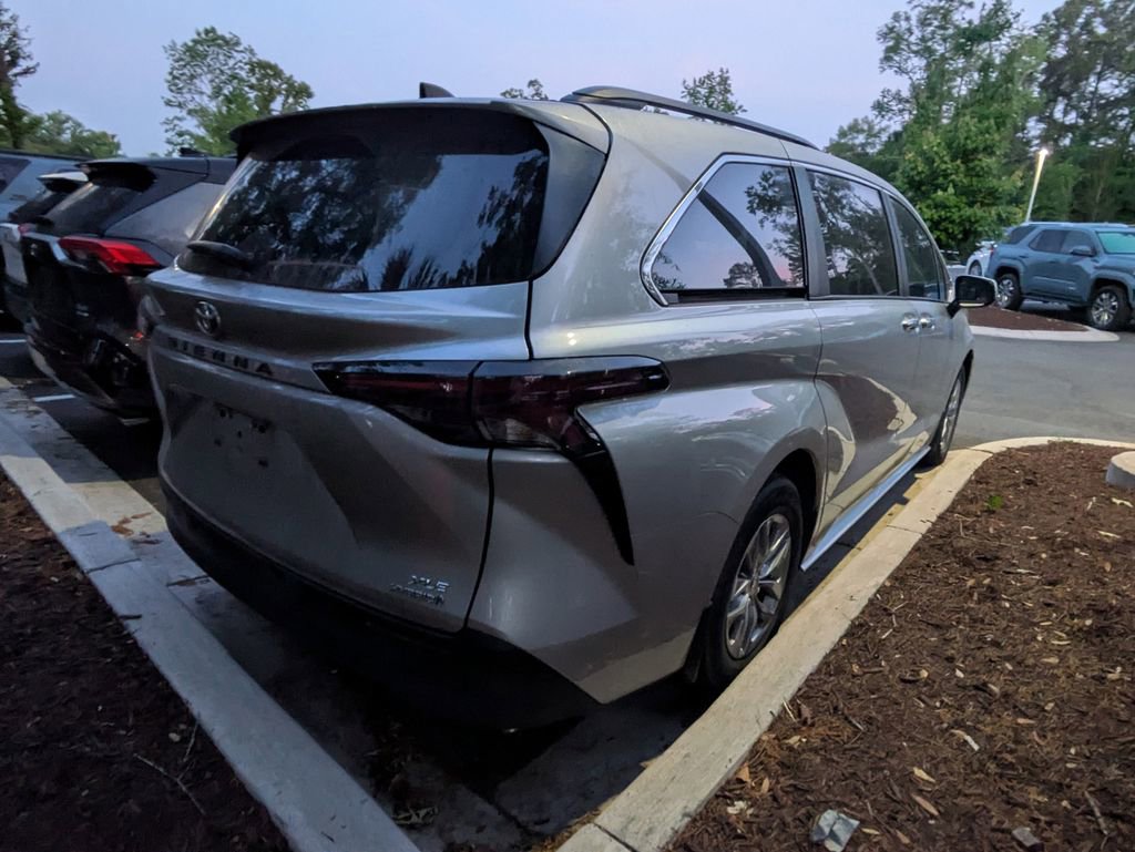 Certified 2024 Toyota Sienna XLE image 7
