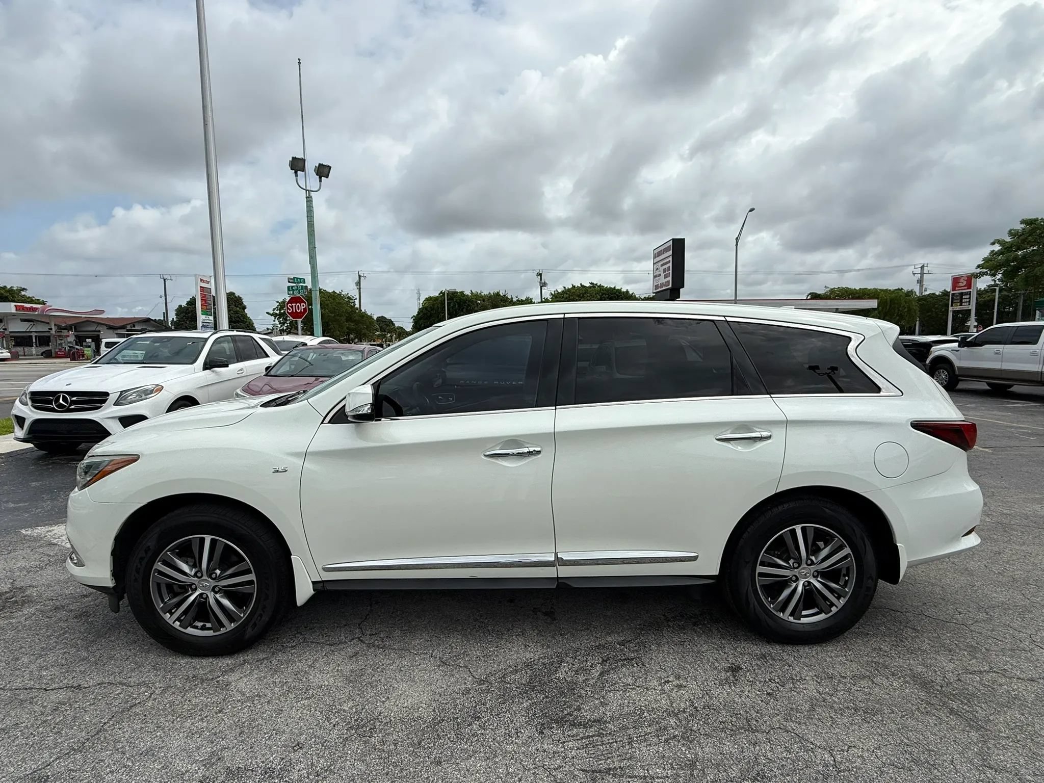 Used 2020 INFINITI QX60 Pure FWD image 2