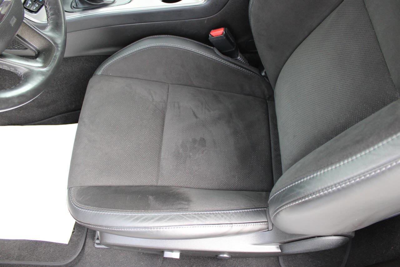 Used 2023 Dodge Challenger R/T w/ Plus Package RWD image 8