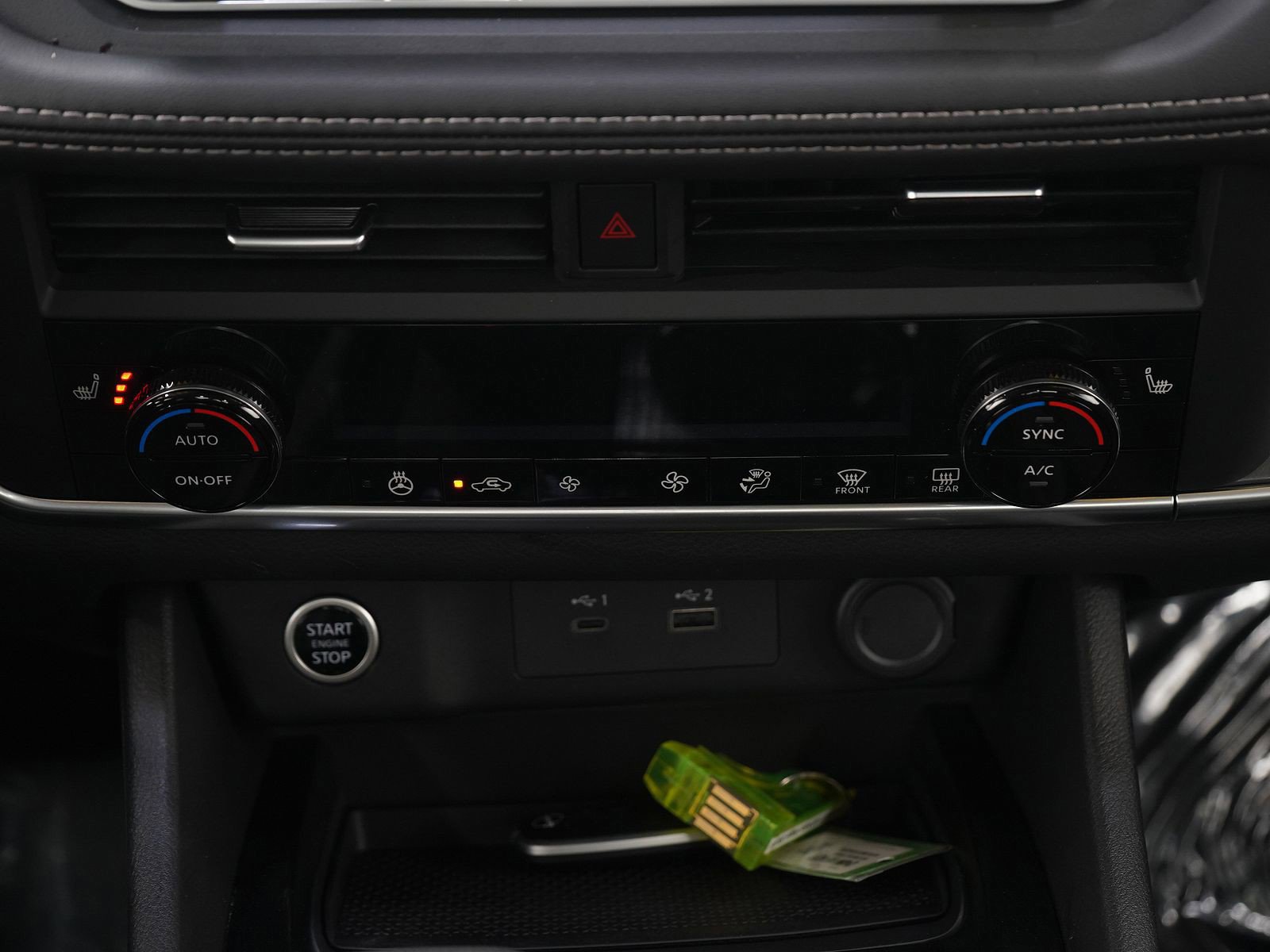 Used 2023 Nissan Rogue SV w/ SV Premium B Package image 17