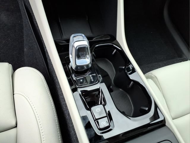 New 2026 Volvo XC40 B5 Plus w/ Protection Package Premier AWD/4WD image 23