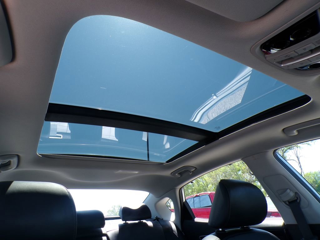 Used 2017 Kia Cadenza Limited FWD image 16