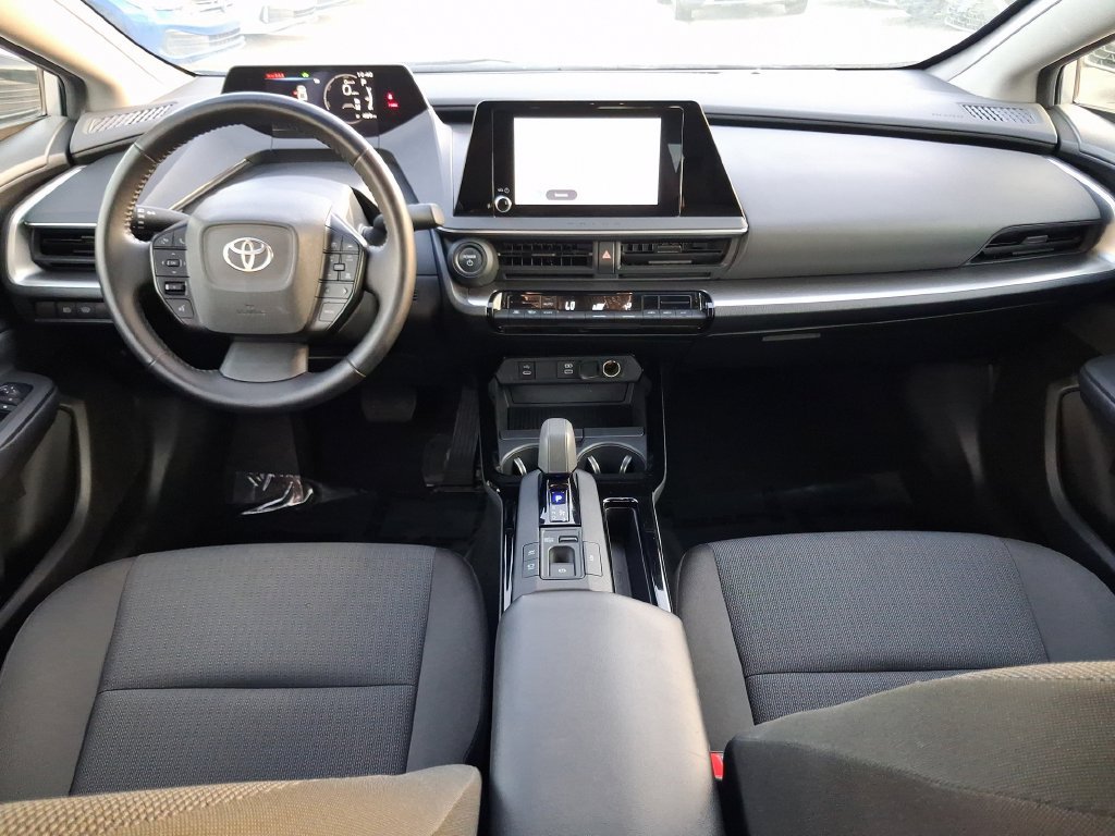 Used 2025 Toyota Prius LE FWD image 12