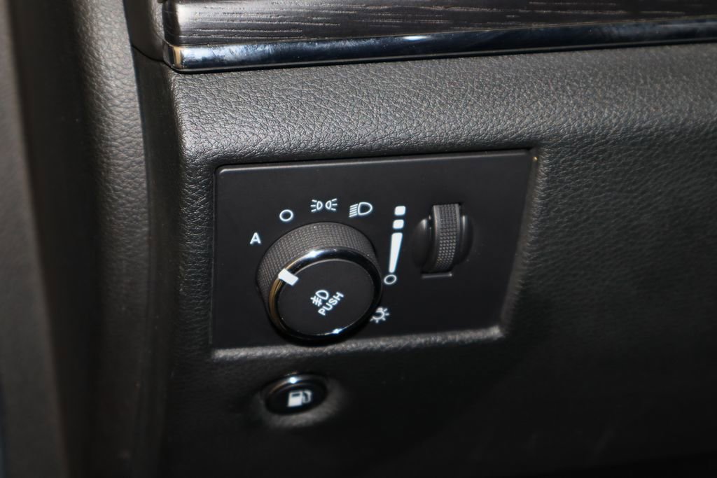 Used 2014 Jeep Grand Cherokee Summit image 22