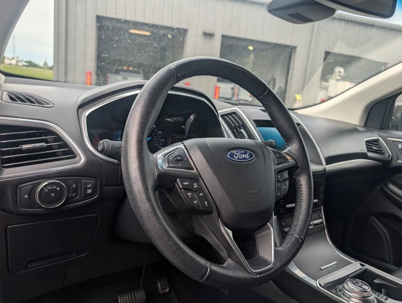 Used 2020 Ford Edge Titanium AWD/4WD image 7