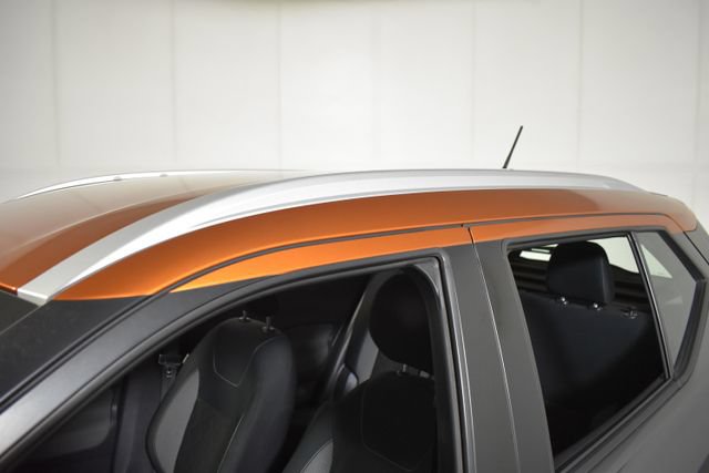 Used 2018 Nissan Kicks SV FWD image 38