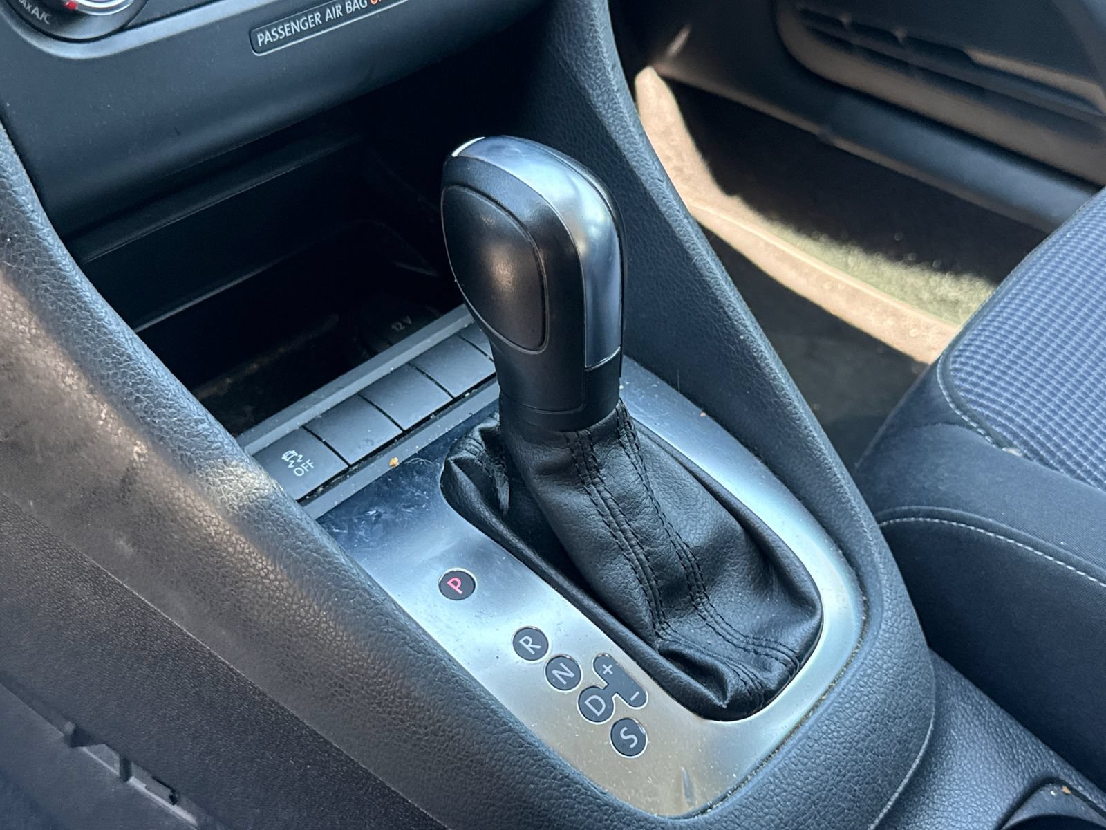 Used 2013 Volkswagen Golf 4-Door FWD image 16