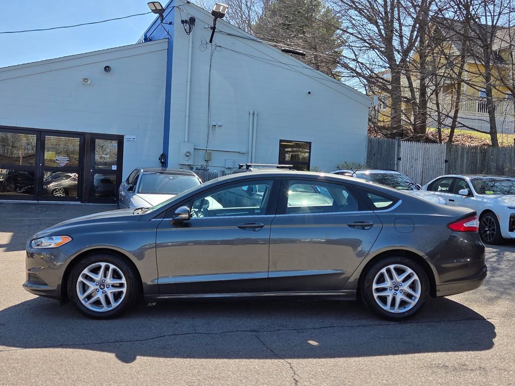 Used 2016 Ford Fusion SE image 3