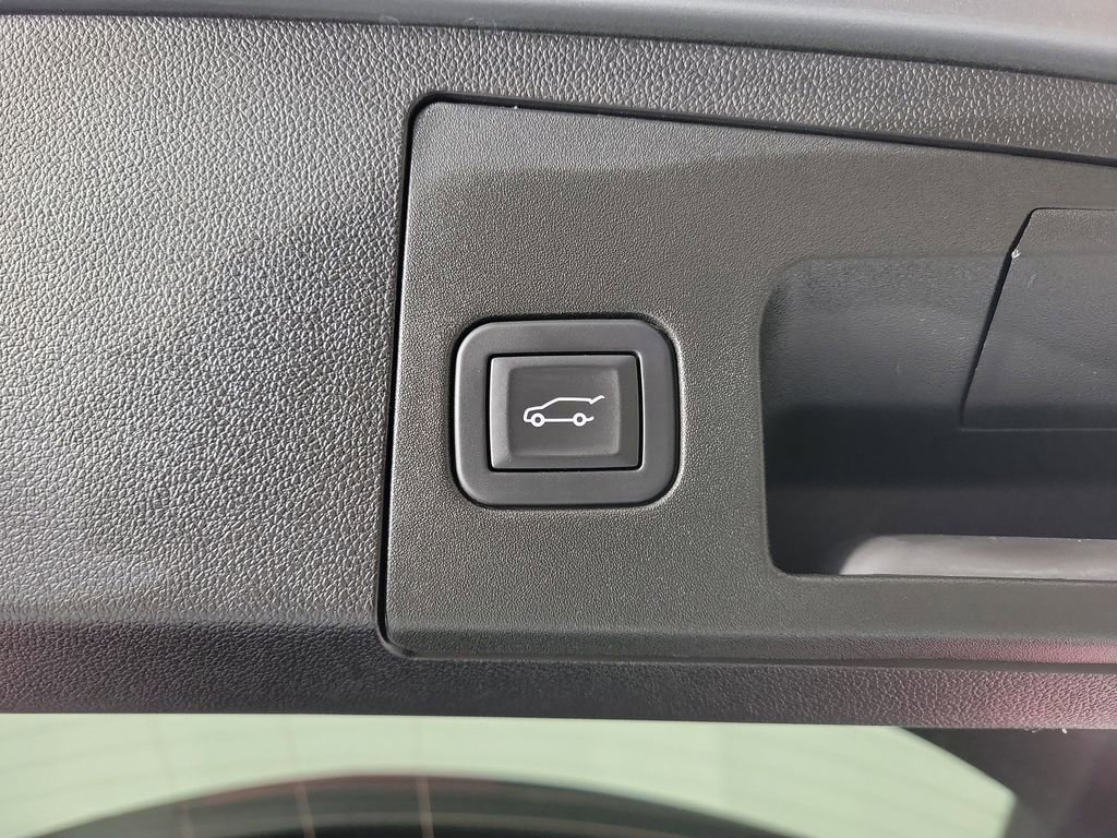 Certified 2025 Cadillac XT4 Premium Luxury image 9