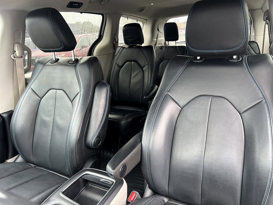 Used 2021 Chrysler Pacifica Touring-L image 13