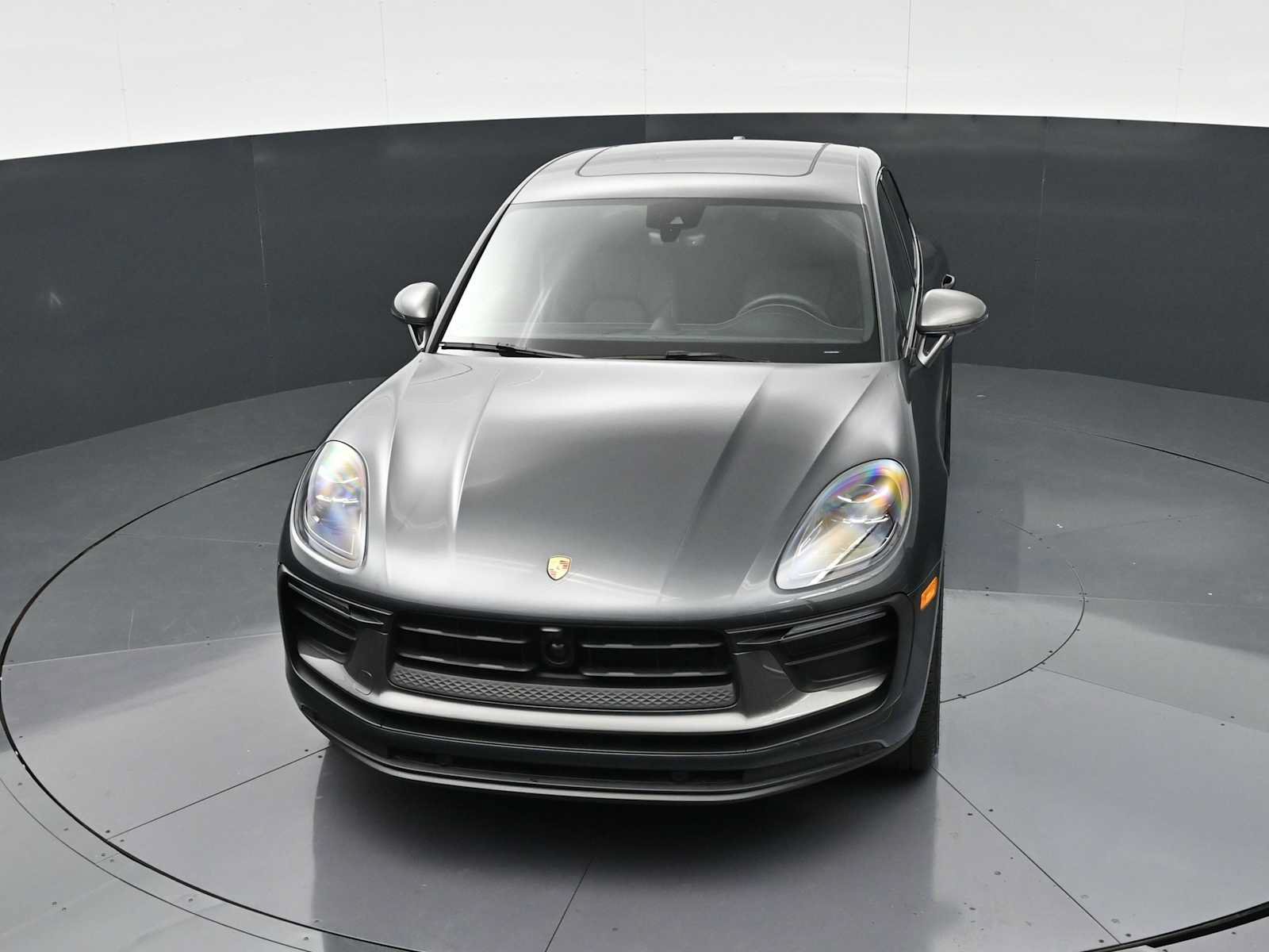 Certified 2025 Porsche Macan Turbo AWD/4WD image 38