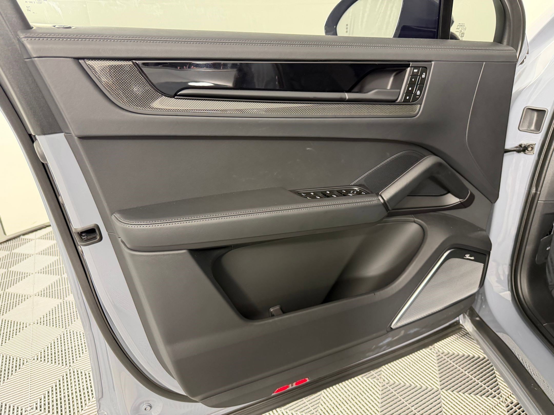 Certified 2025 Porsche Cayenne GTS image 14