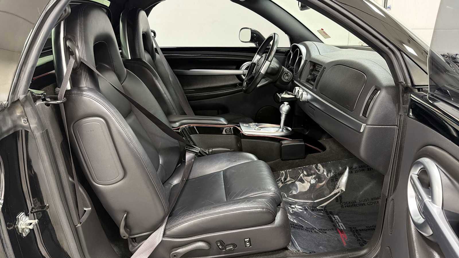 Used 2004 Chevrolet SSR w/ Preferred Equipment Group RWD image 27