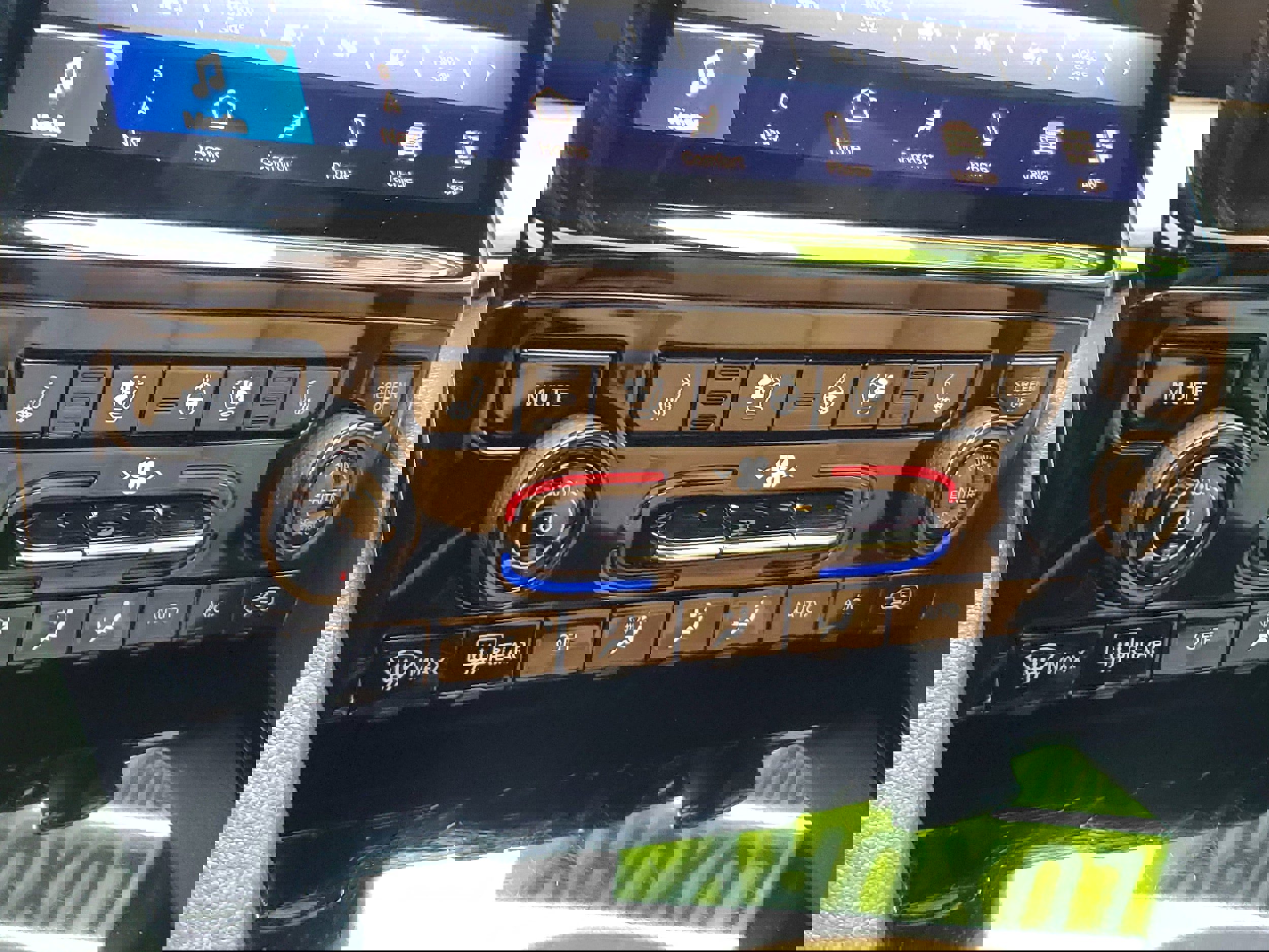 Used 2022 Jeep Grand Cherokee Summit w/ Luxury Tech Group V image 25