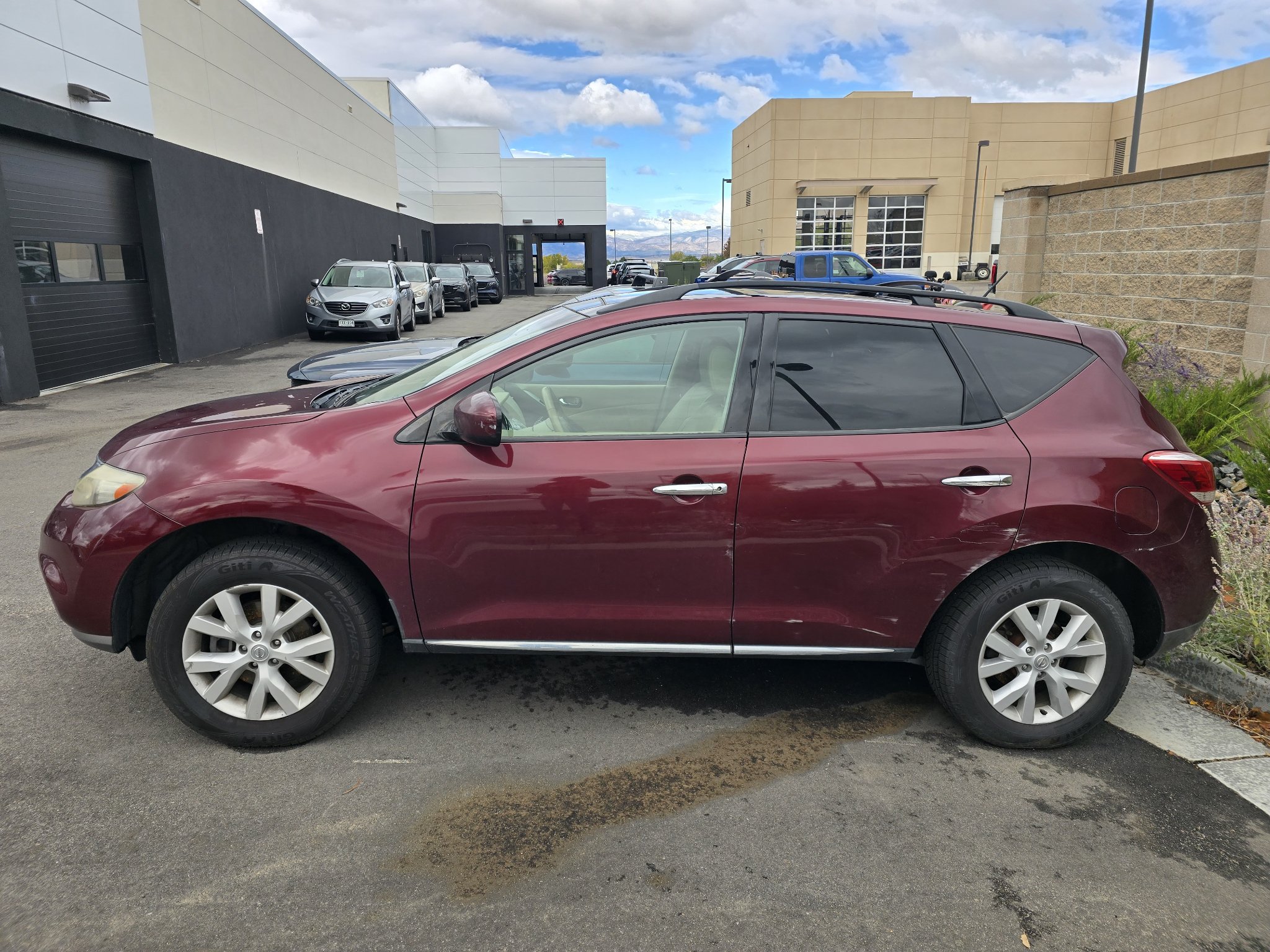 Used 2011 Nissan Murano SL w/ Navigation Pkg AWD/4WD image 2
