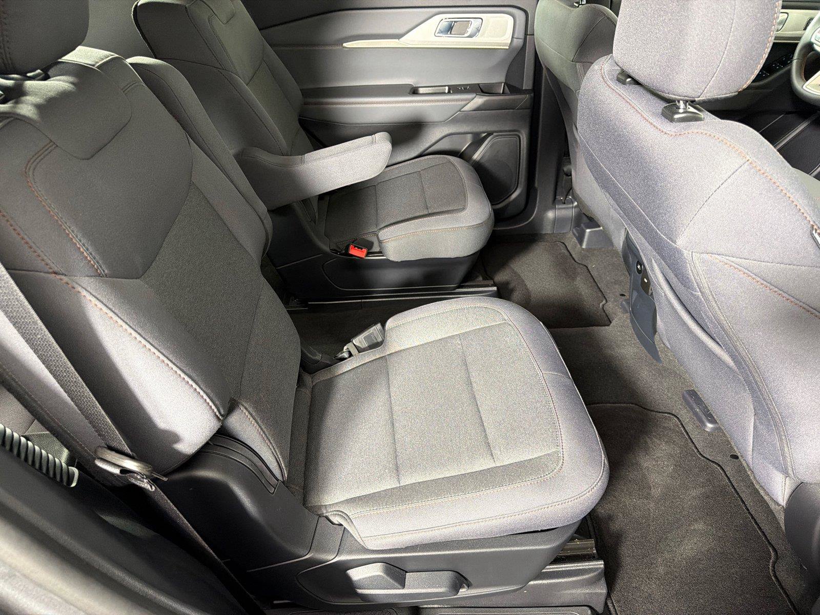Used 2026 Ford Explorer Active RWD image 15