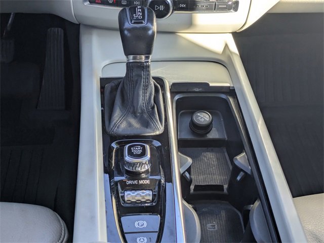 Used 2018 Volvo XC60 T6 Momentum w/ Convenience Package image 20