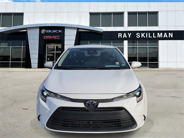 Used 2024 Toyota Corolla LE image 2
