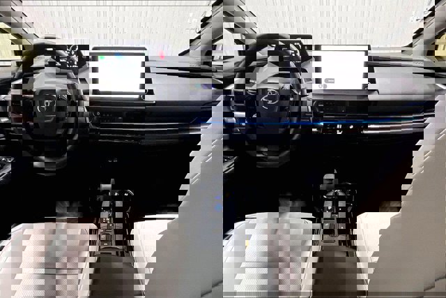 Used 2025 Toyota Prius XLE image 16