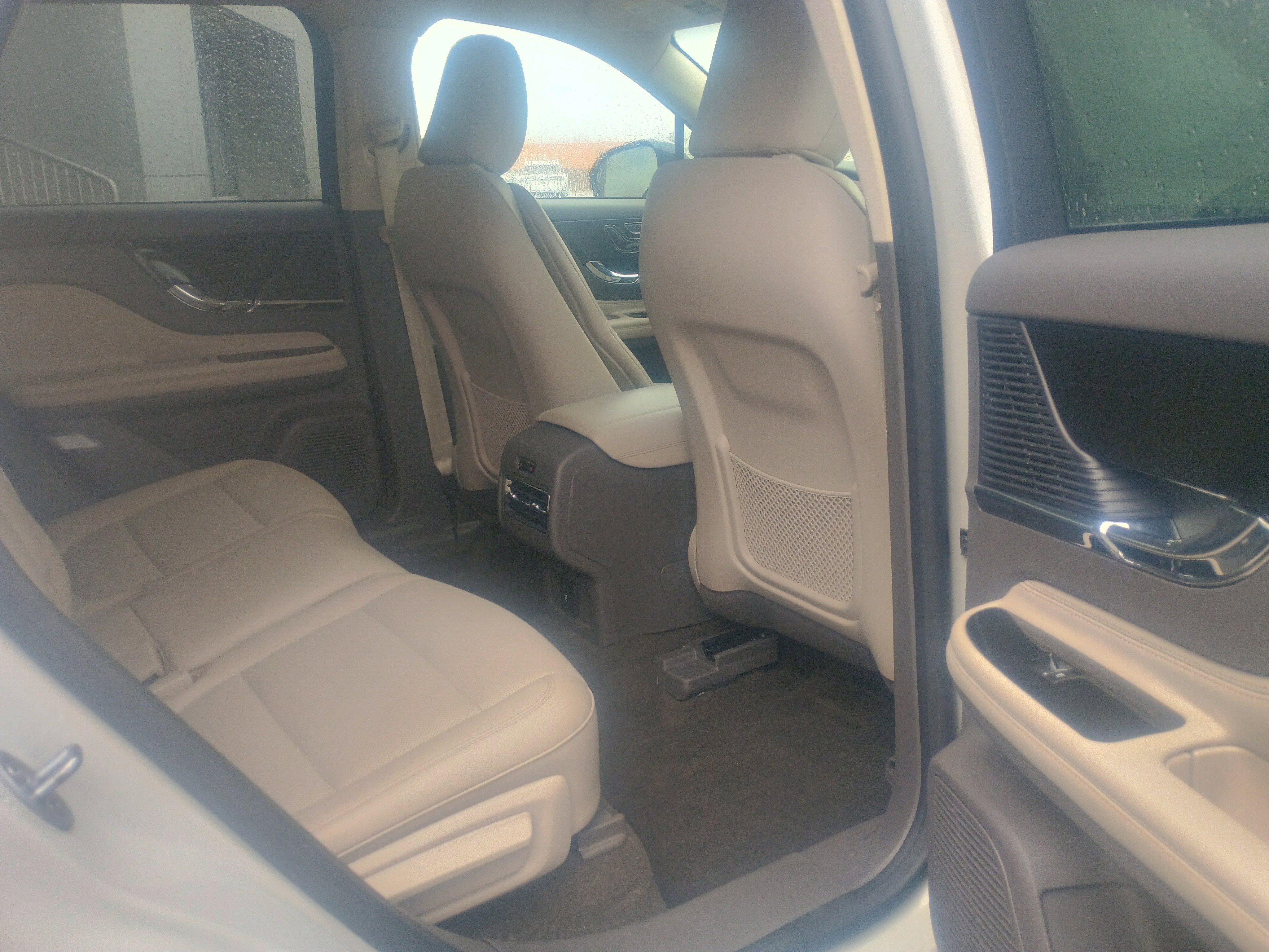 Used 2022 Lincoln Corsair AWD w/ Equipment Group 101A image 14