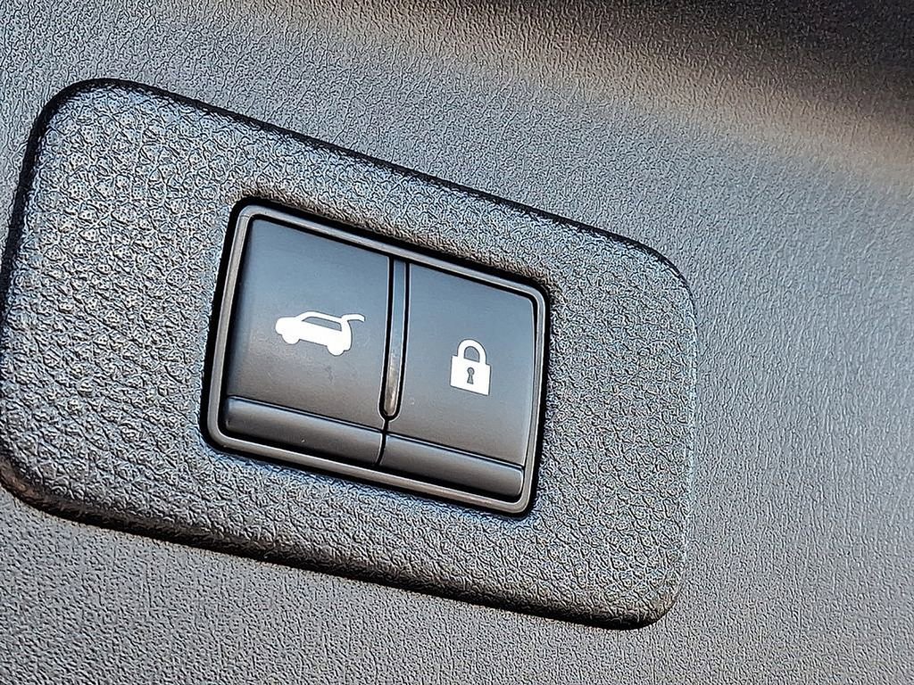 Used 2022 Nissan Armada Platinum w/ Captain's Chairs Package image 31