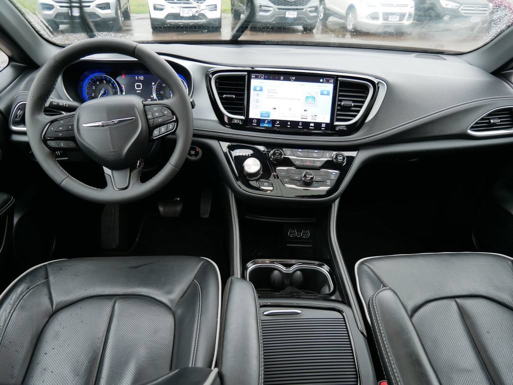 Used 2025 Chrysler Pacifica Limited FWD image 15
