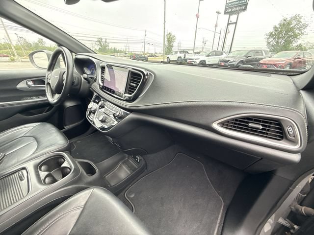 Used 2021 Chrysler Pacifica Touring-L w/ Uconnect Theater Family Group AWD/4WD image 27