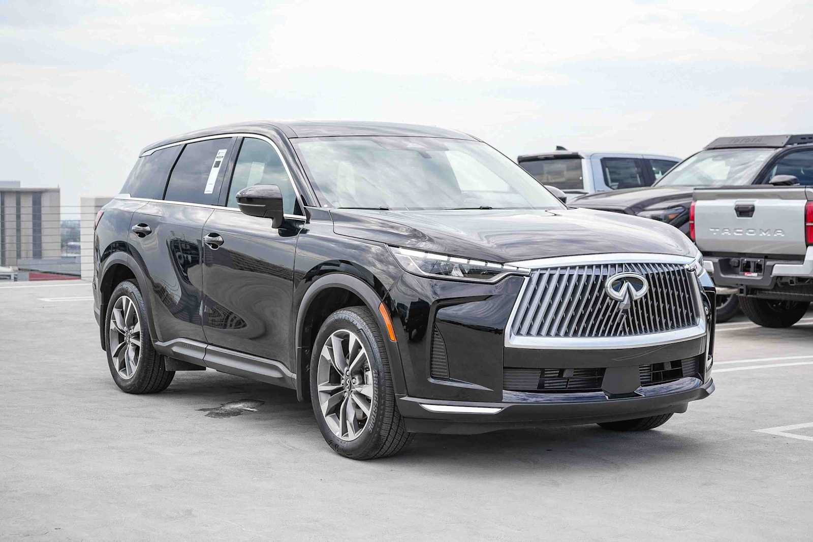 Used 2026 INFINITI QX60 Pure w/ Cargo Package FWD image 3