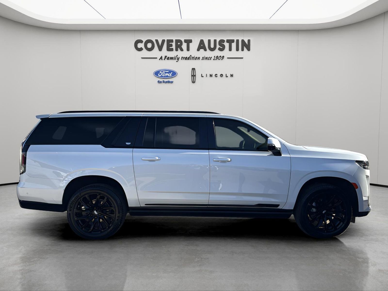 Used 2022 Cadillac Escalade ESV Sport w/ Touring Package image 6