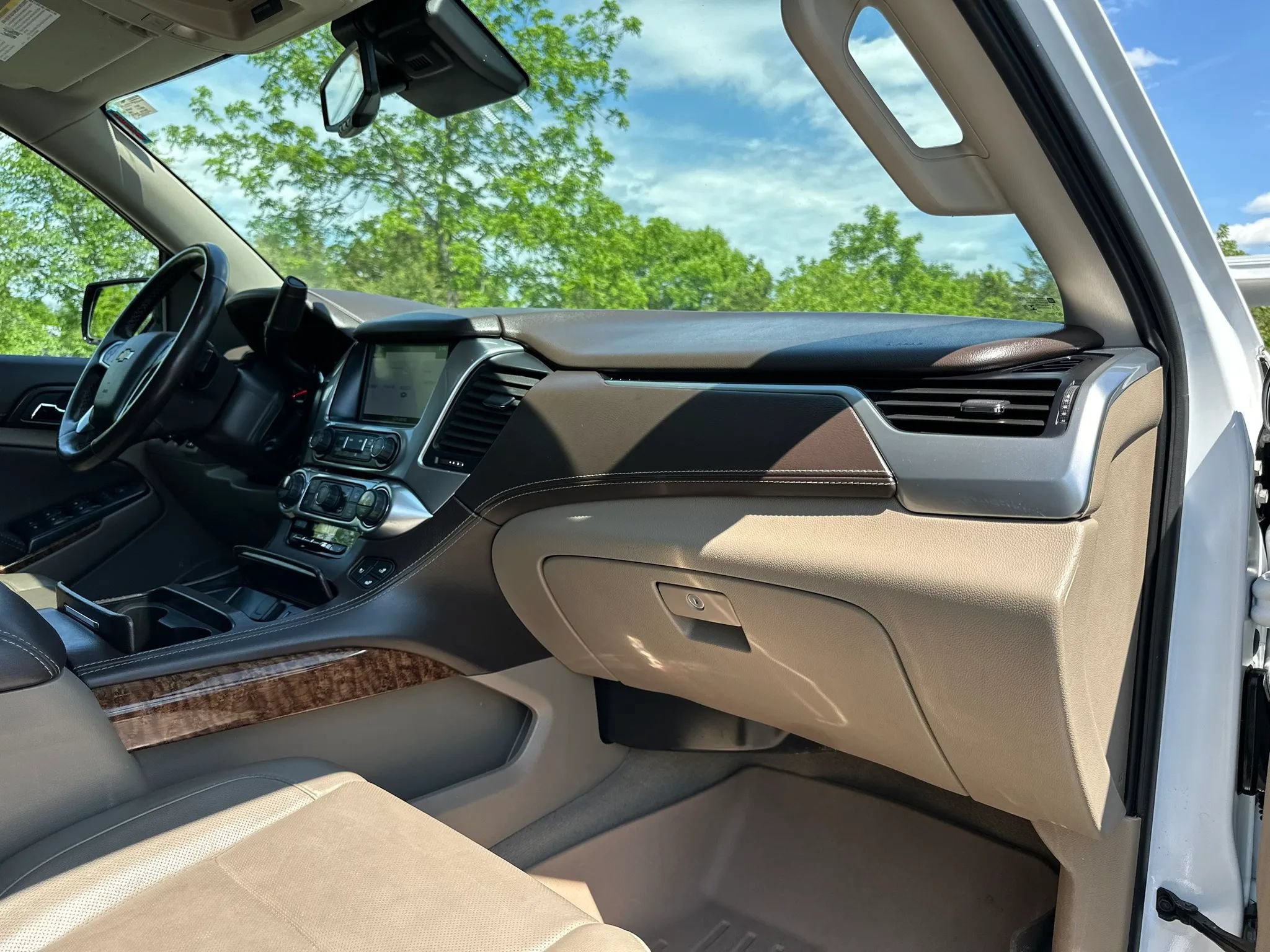 Used 2020 Chevrolet Suburban Premier AWD/4WD image 12