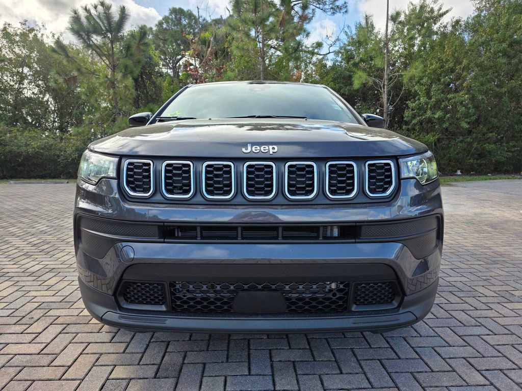 Used 2024 Jeep Compass Sport image 2