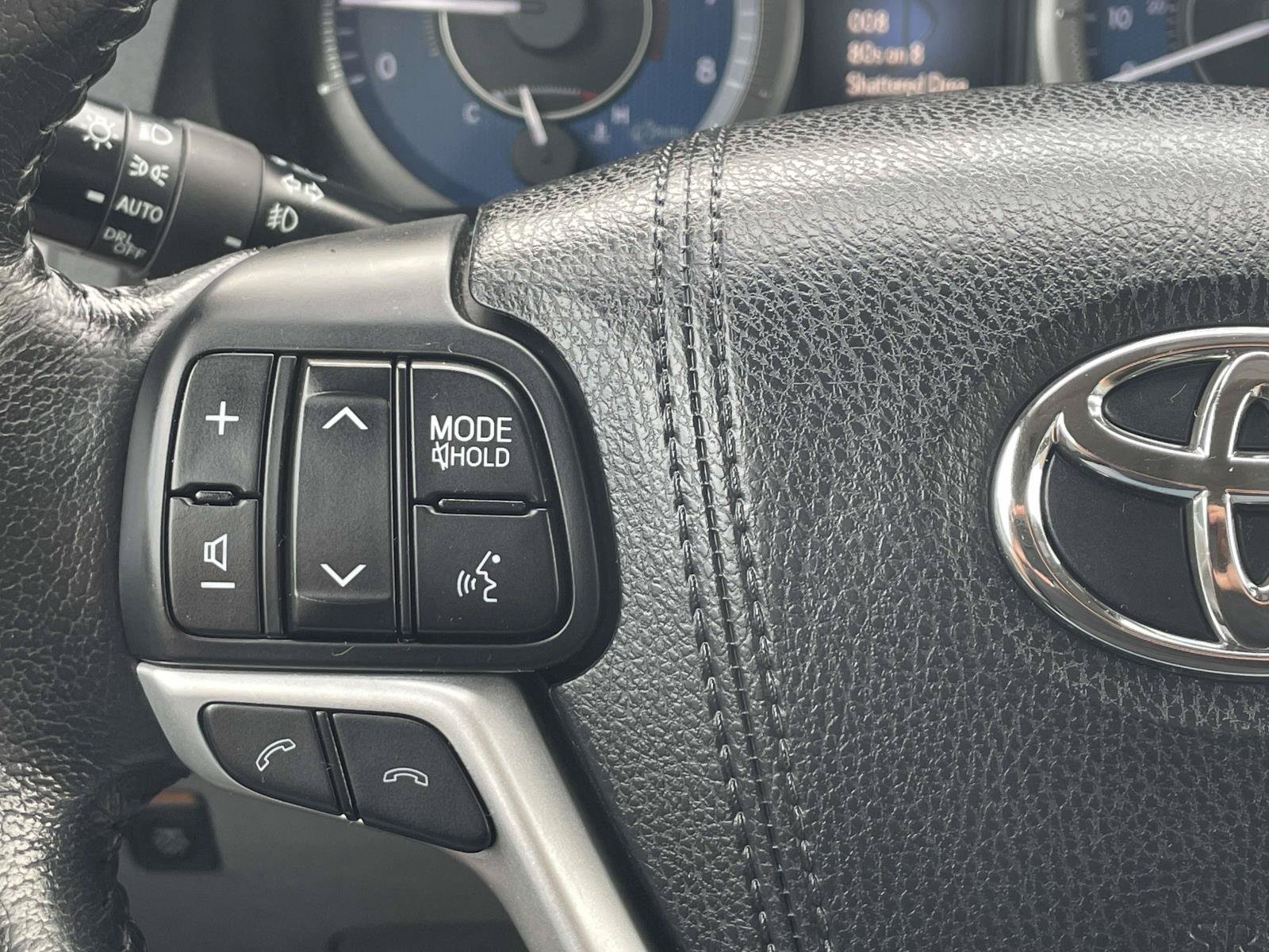 Used 2018 Toyota Sienna XLE w/ XLE Navigation Package AWD/4WD image 32