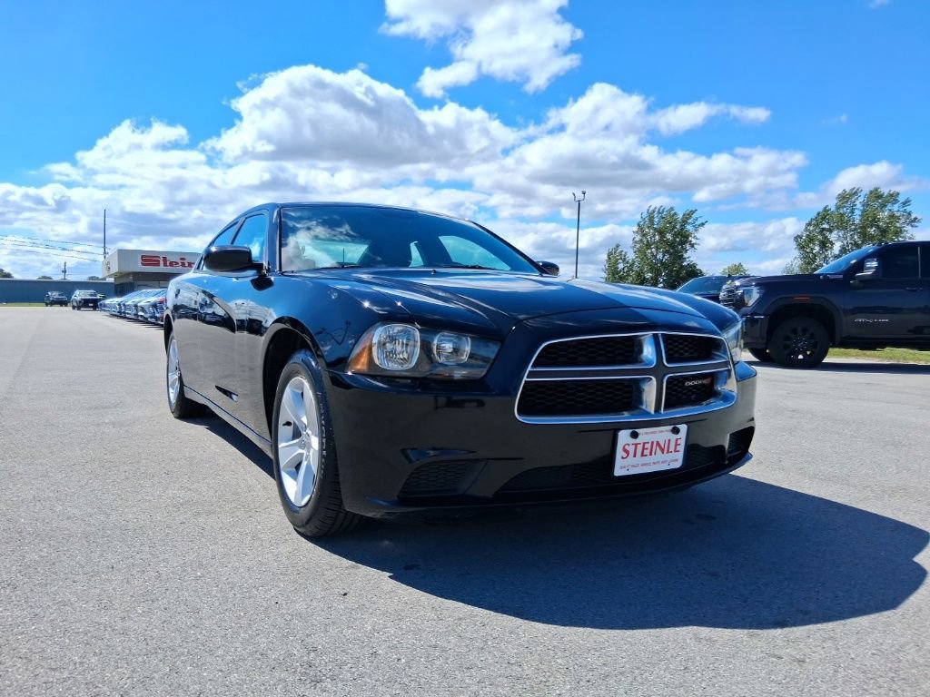 Used 2013 Dodge Charger SE RWD image 4