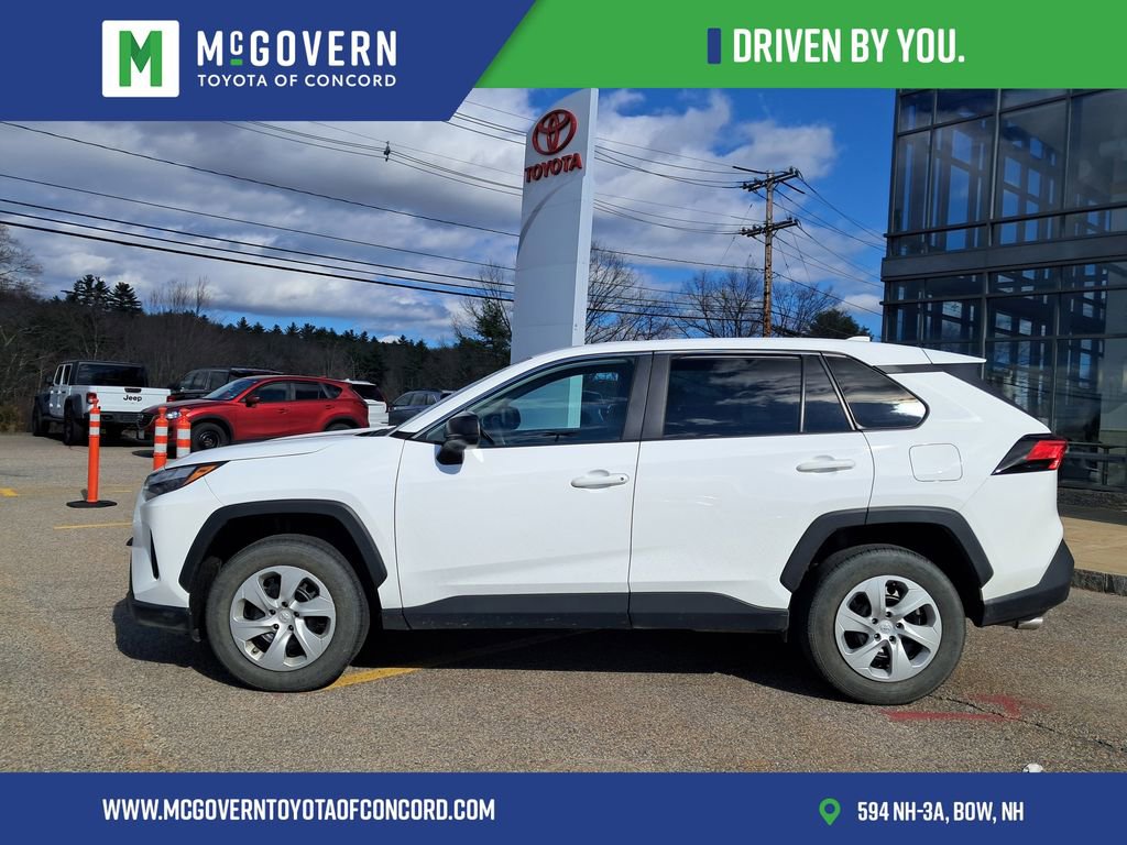 Used 2024 Toyota RAV4 LE AWD/4WD image 2
