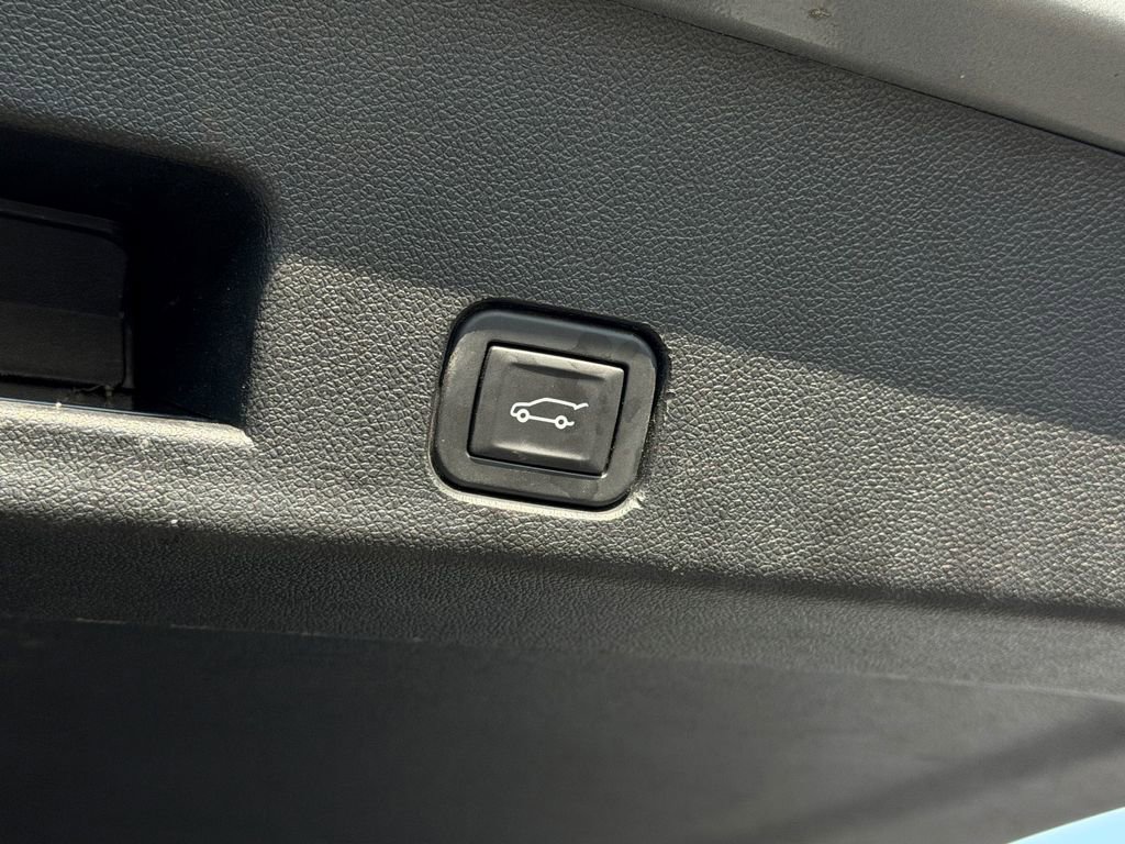 Used 2024 Chevrolet Traverse LT image 15