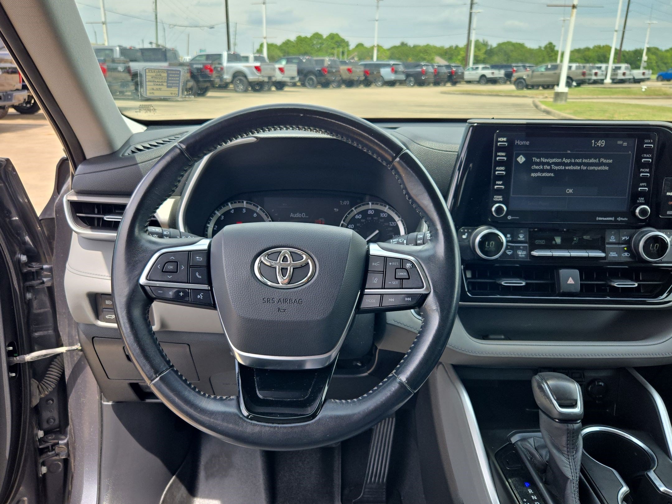 Used 2020 Toyota Highlander XLE FWD image 27