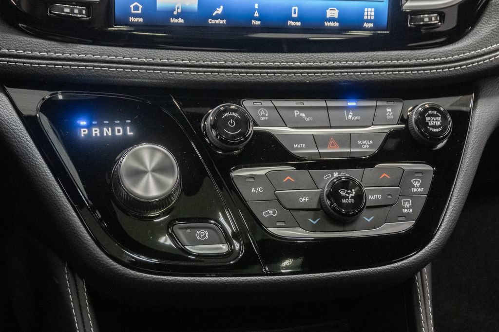 New 2027 Chrysler Pacifica Limited FWD image 22