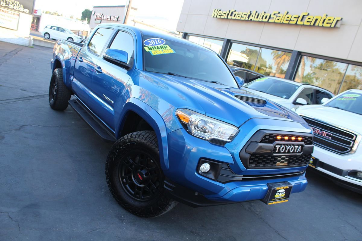 Used 2016 Toyota Tacoma TRD Sport w/ Towing Package RWD image 32
