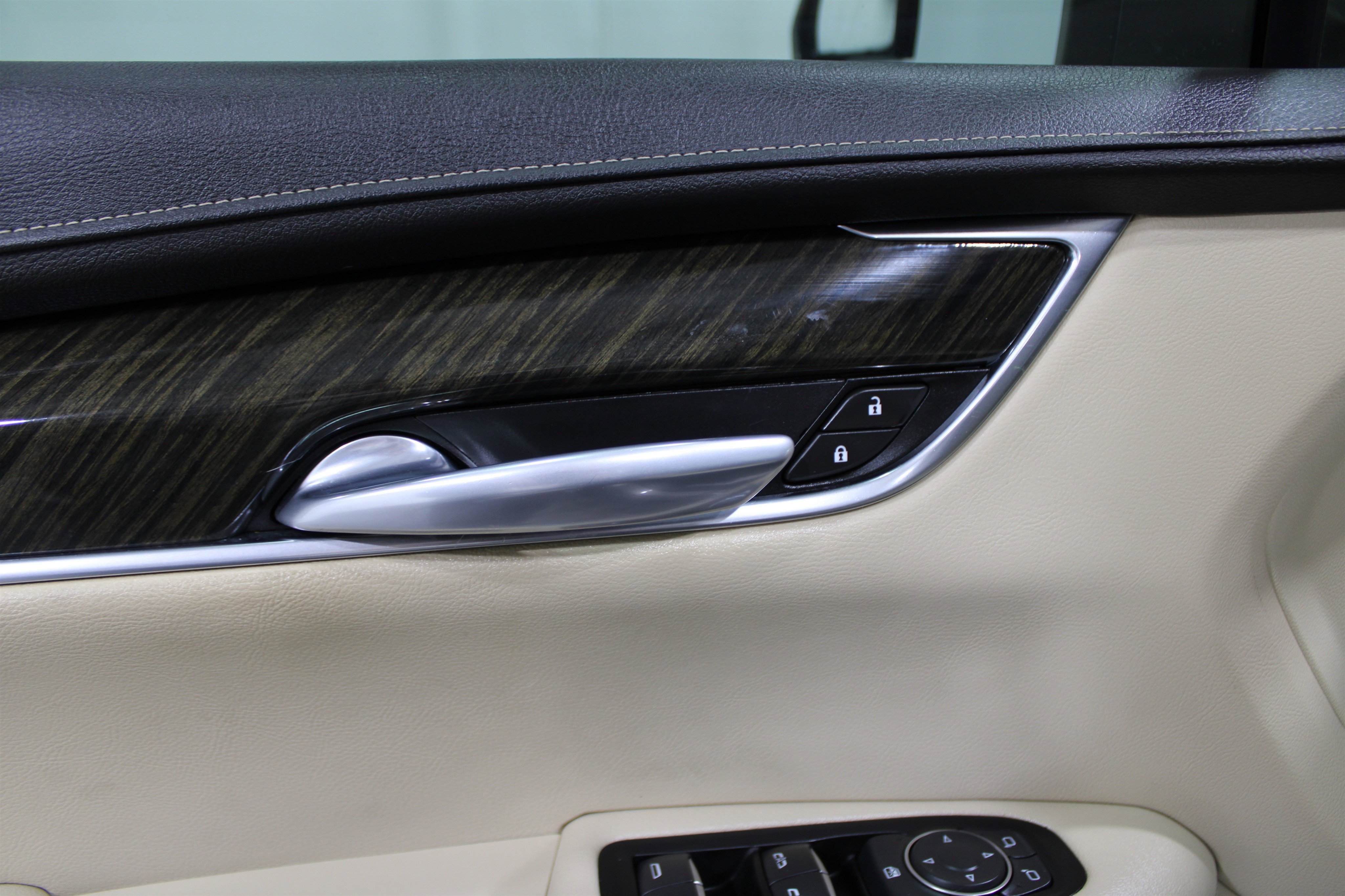 Used 2019 Cadillac XT5 FWD image 8