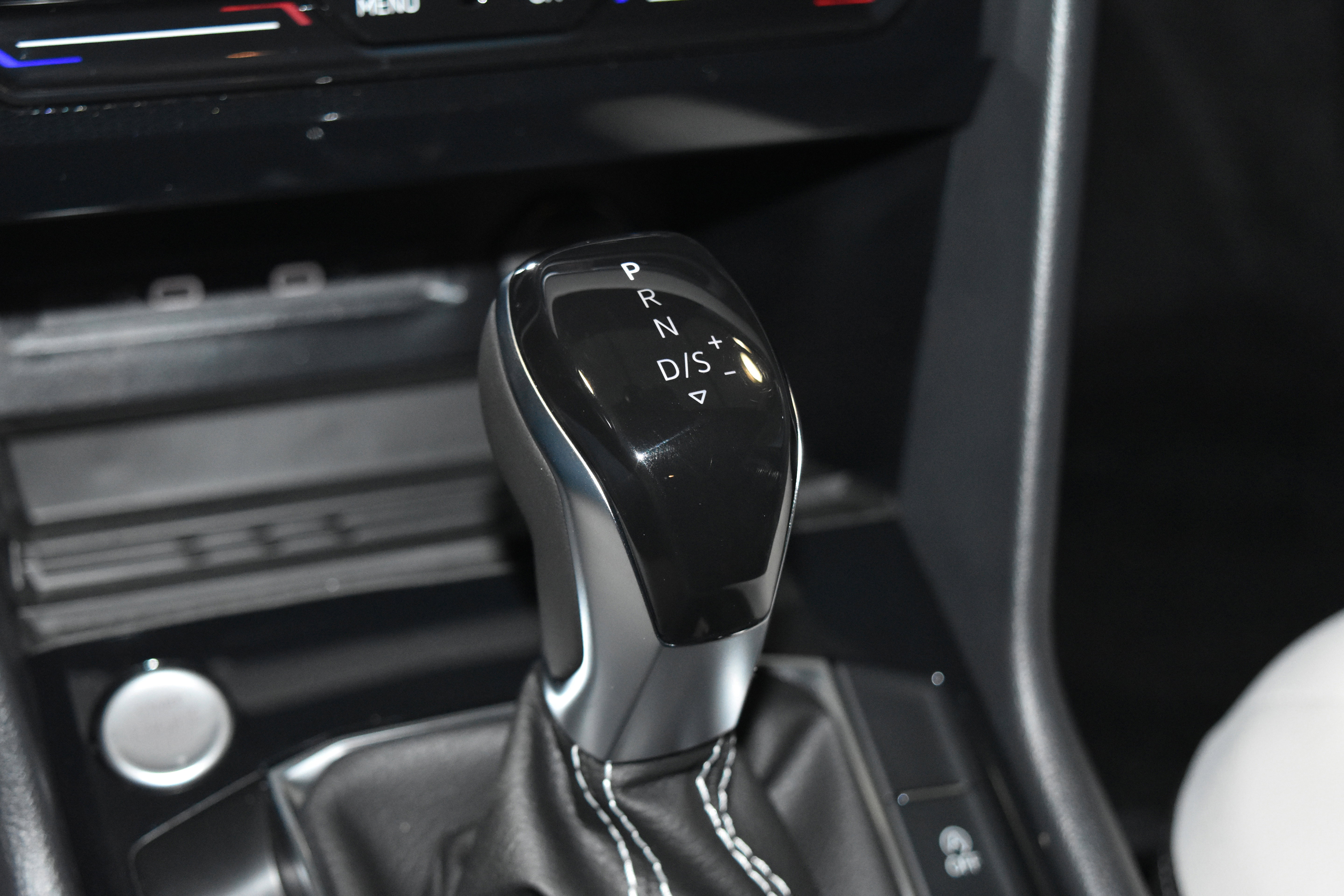 New 2026 Volkswagen Taos SE image 12