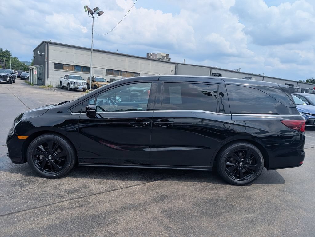 Used 2023 Honda Odyssey Sport image 3