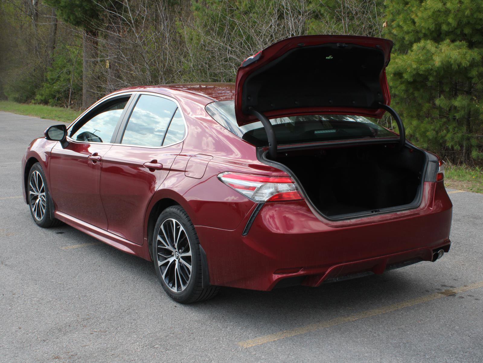 Used 2018 Toyota Camry SE w/ Moonroof Package FWD image 7