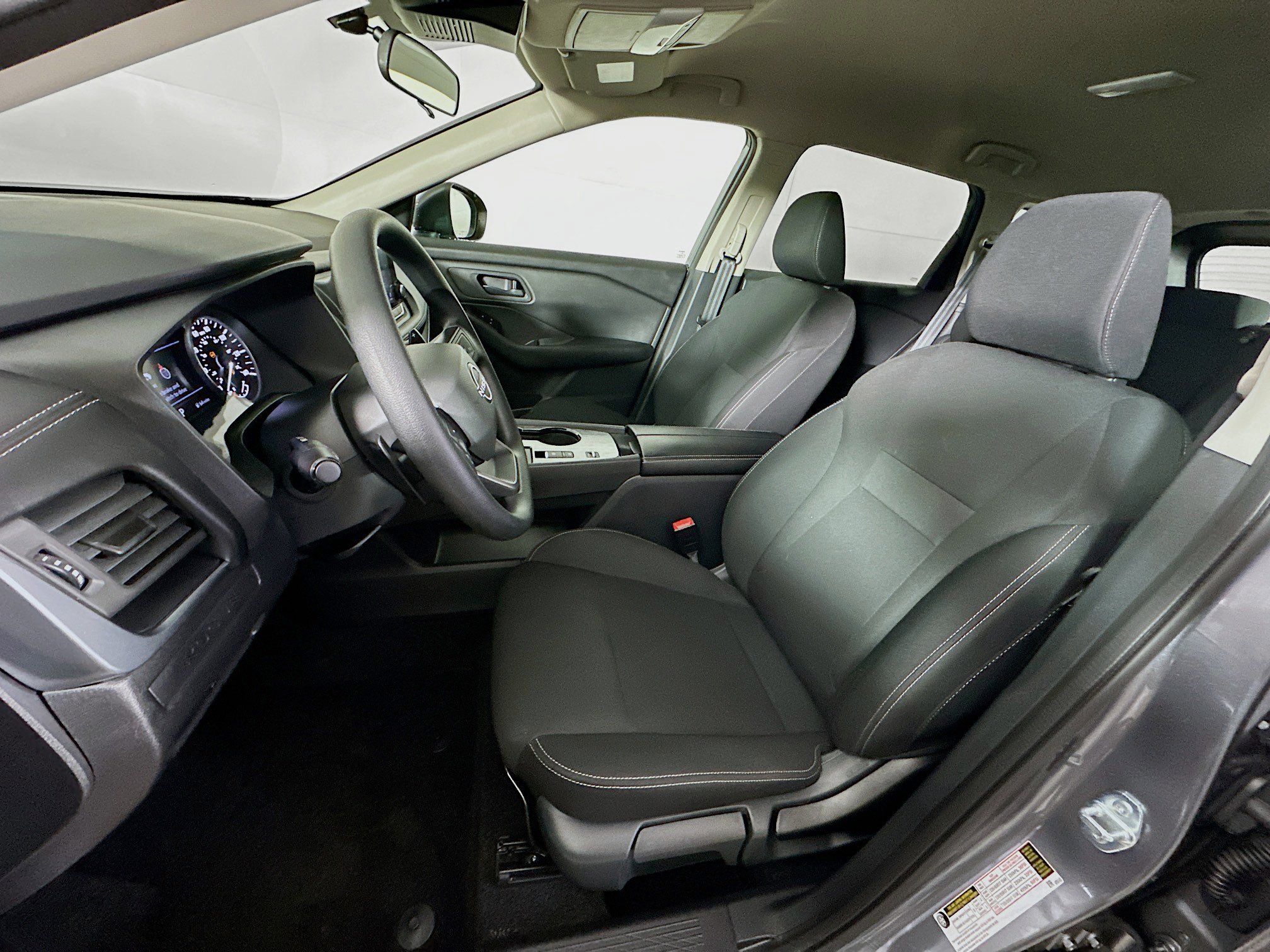 Used 2025 Nissan Rogue S image 13