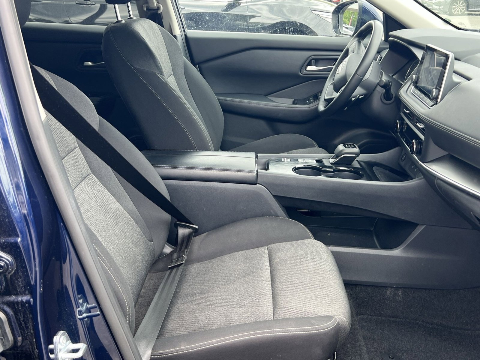 Used 2025 Nissan Rogue SV FWD image 25