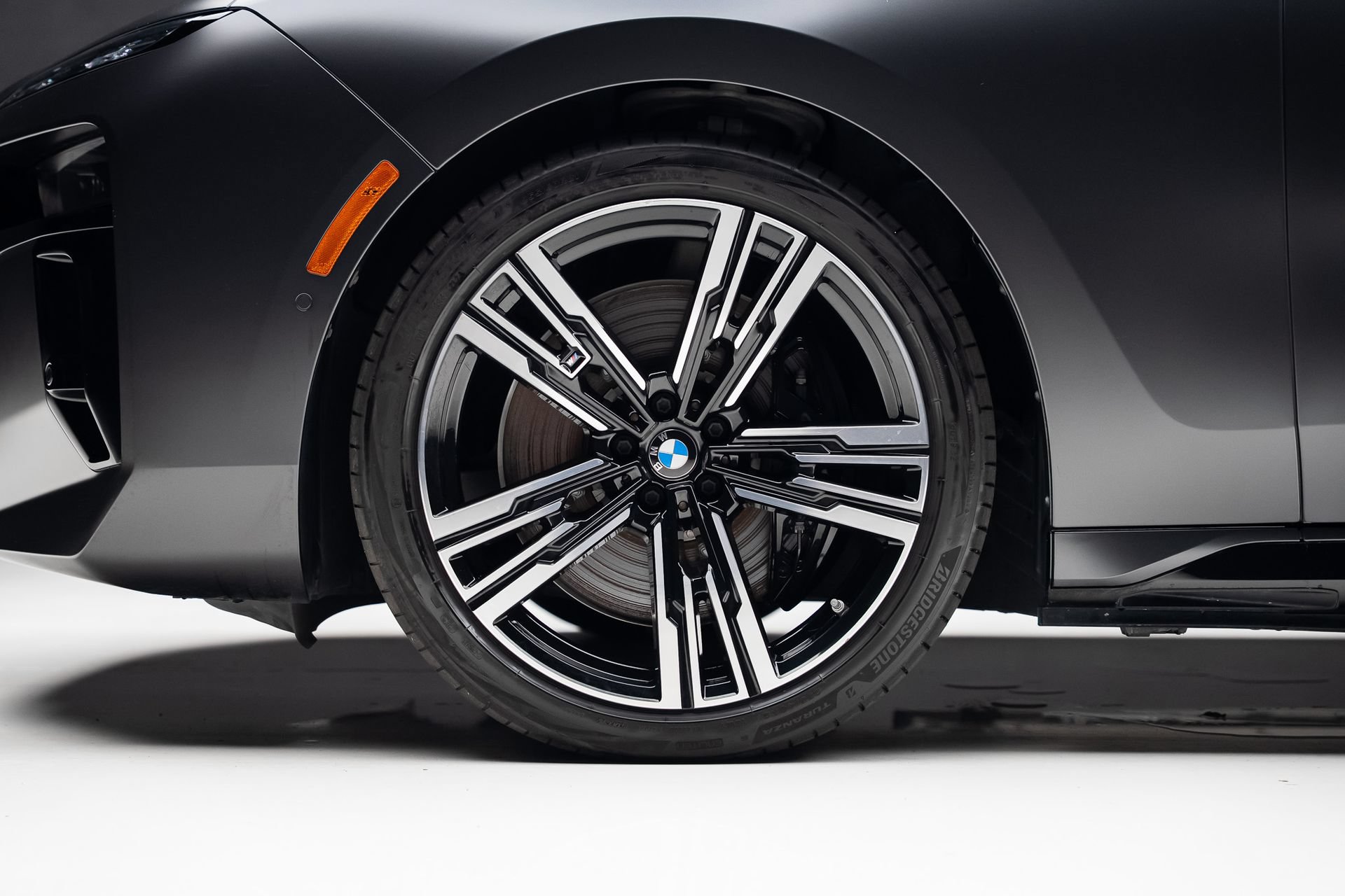 Used 2023 BMW i7 xDrive60 AWD/4WD image 19
