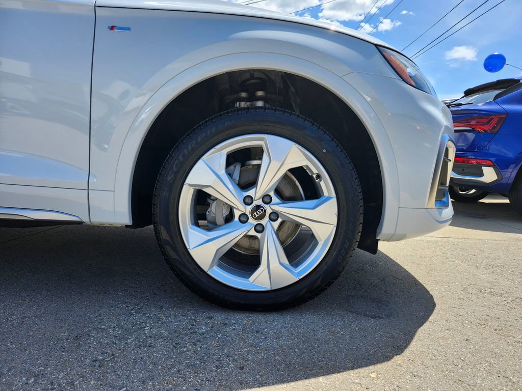 Certified 2025 Audi Q5 2.0T Premium Plus w/ Premium Plus Package AWD/4WD image 19