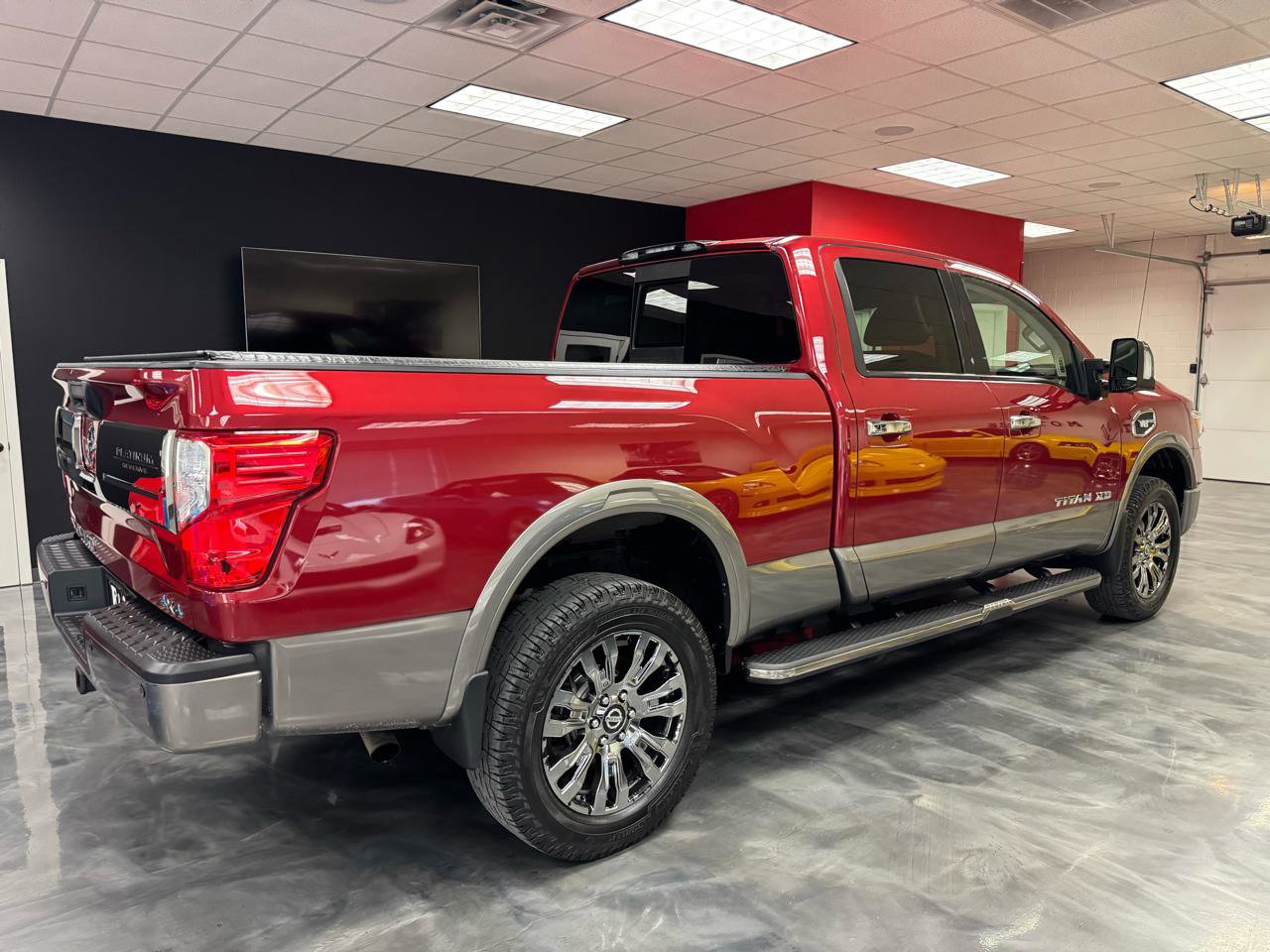 Used 2019 Nissan Titan Platinum Reserve AWD/4WD image 8