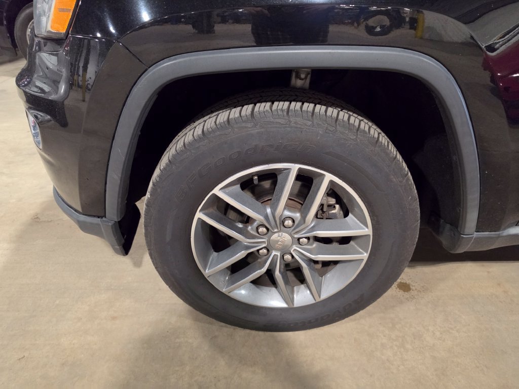 Used 2018 Jeep Grand Cherokee Limited AWD/4WD image 3