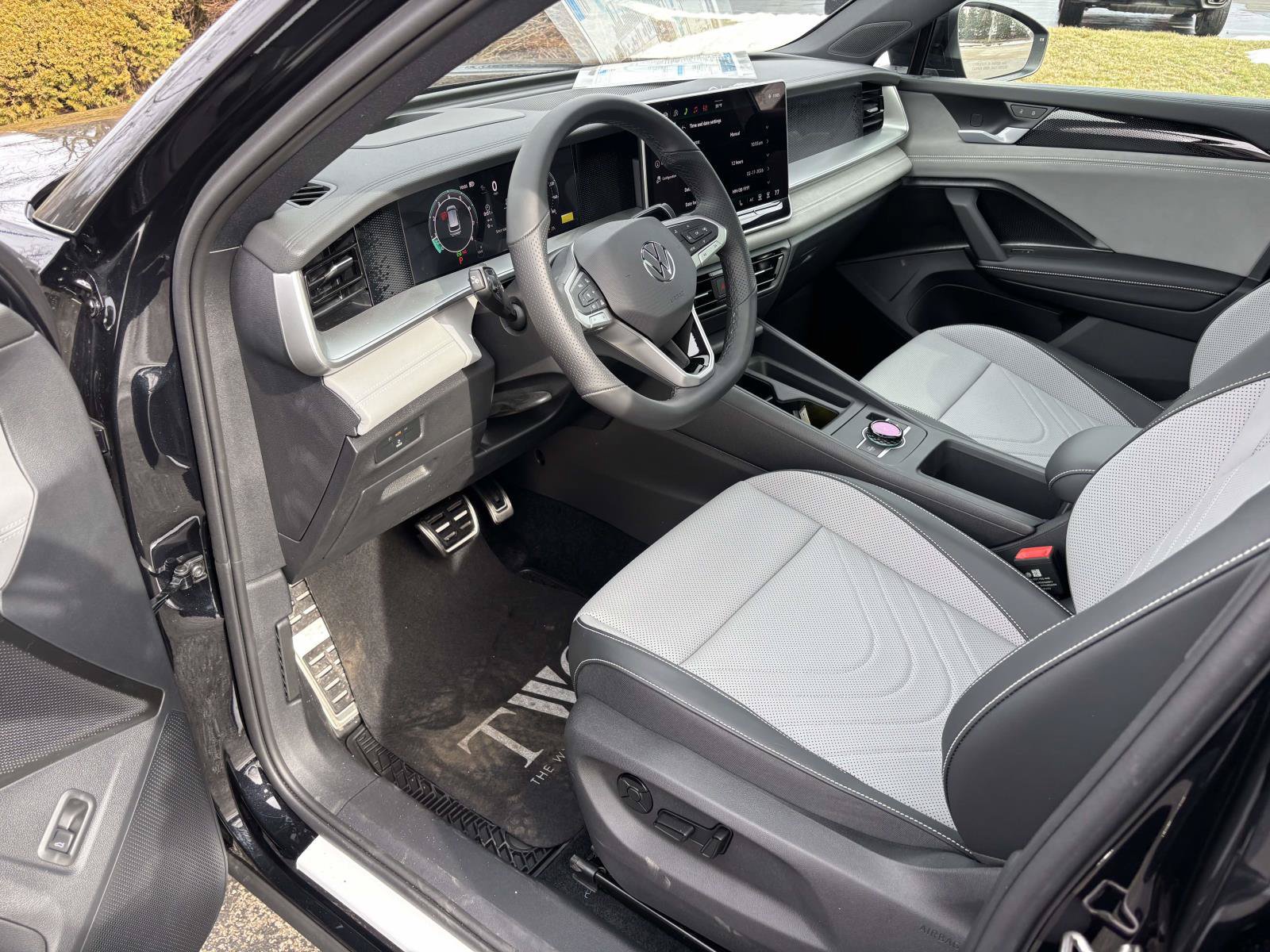 Used 2026 Volkswagen Tiguan SE R-Line AWD/4WD image 24